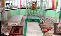 مزار شهیدی که غریب مانده است